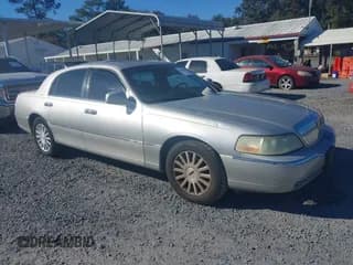 ✅ 2003 Lincoln Town Car Signature • VIN: 1LNHM82W73Y650940 • Lot: 43686744. Listed on IAAI with 204,341 mi. Free auction sales archive from the USA and detailed vehicle history report at DreamBid. Image 1.