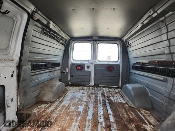 ✅ 2003 Ford Econoline Cargo • VIN: 1FTRE14W03HA91032 • Lot: 92819845. Wystawiony na Copart z przebiegiem 338 783 mil. Bezpłatny archiwum sprzedaży aukcyjnych z USA i szczegółowy raport historii pojazdu na DreamBid. Zdjęcie 10.