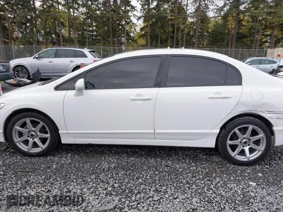 ✅ 2009 Honda Civic LX • VIN: 19XFA16589E045384 • Lot: 43565793. Wystawiony na IAAI z przebiegiem 103 321 mil. Bezpłatny archiwum sprzedaży aukcyjnych z USA i szczegółowy raport historii pojazdu na DreamBid. Zdjęcie 14.
