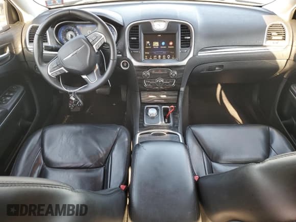 ✅ 2016 Chrysler 300 Touring • VIN: 2C3CCAAG2GH224175 • Lot: 68228565. Wystawiony na Copart z przebiegiem 178 731 mil. Bezpłatny archiwum sprzedaży aukcyjnych z USA i szczegółowy raport historii pojazdu na DreamBid. Zdjęcie 8.