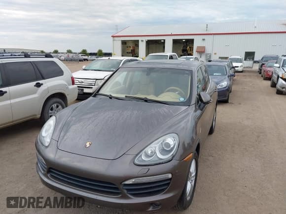 ✅ 2011 Porsche Cayenne S Hybrid • VIN: WP1AE2A20BLA91630 • Lot: 43053004. Wystawiony na IAAI z przebiegiem 118 536 mil. Bezpłatny archiwum sprzedaży aukcyjnych z USA i szczegółowy raport historii pojazdu na DreamBid. Zdjęcie 6.