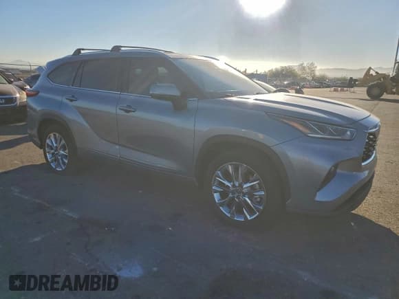 ✅ 2022 Toyota Highlander Hybrid Limited • VIN: 5TDYARAH2NS012969 • Лот: 96096815. Опубликован ранее на Copart с пробегом 107 974 миль. Бесплатный доступ к архиву аукционных продаж из США и подробный отчёт об истории автомобиля на DreamBid. Изображение 4.