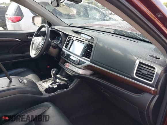 ✅ 2016 Toyota Highlander Limited • VIN: 5TDDKRFHXGS235106 • Lot: 43121057. Wystawiony na IAAI z przebiegiem 60 090 mil. Bezpłatny archiwum sprzedaży aukcyjnych z USA i szczegółowy raport historii pojazdu na DreamBid. Zdjęcie 5.