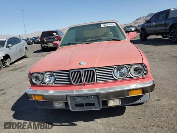 1990 BMW 3 Series z VIN WBABB2300LEC19669, wystawiony jako Copart lot #52403685 z przebiegiem 170 809 mil mil oraz Czysty tytuł • Clean title. Historia ofert i sprzedaży dostępna na DreamBid. Obrazek 5.