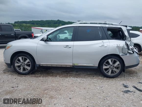✅ 2015 Nissan Pathfinder Platinum • VIN: 5N1AR2MM9FC709869 • Lot: 42598205. Listed on IAAI with 112,051 mi. Free auction sales archive from the USA and detailed vehicle history report at DreamBid. Image 15.