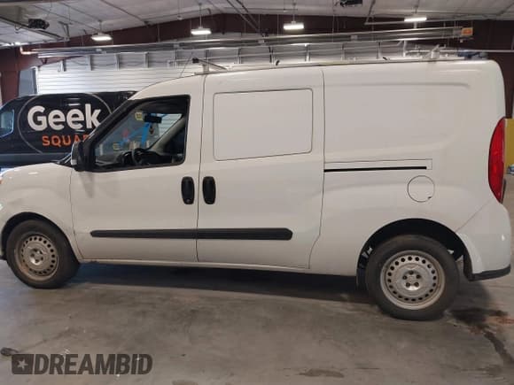 ✅ 2022 Ram ProMaster City Cargo Tradesman • VIN: ZFBHRFAB8N6W66557 • Lot: 43218383. Wystawiony na IAAI z przebiegiem 38 537 mil. Bezpłatny archiwum sprzedaży aukcyjnych z USA i szczegółowy raport historii pojazdu na DreamBid. Zdjęcie 14.