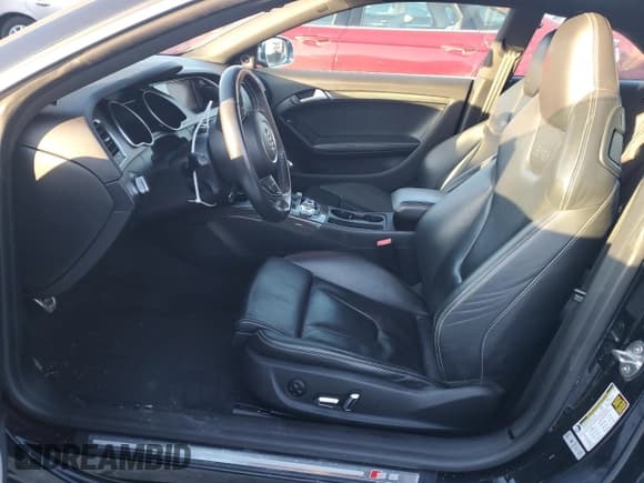 ✅ 2015 Audi S5 Premium Plus • VIN: WAUGGAFR0FA010940 • Lot: 89112445. Wystawiony na Copart z przebiegiem 83 481 mil. Bezpłatny archiwum sprzedaży aukcyjnych z USA i szczegółowy raport historii pojazdu na DreamBid. Zdjęcie 7.