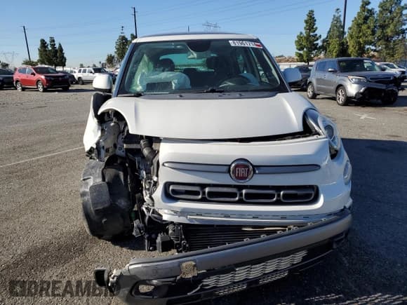 ✅ 2019 FIAT 500L Trekking • VIN: ZFBNFADH6KZ042149 • Lot: 81961714. Listed on Copart with 51,554 mi. Free auction sales archive from the USA and detailed vehicle history report at DreamBid. Image 5.