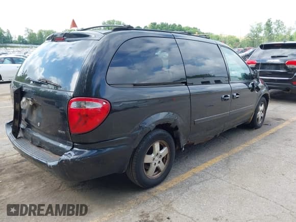 ✅ 2007 Dodge Grand Caravan SXT • VIN: 2D8GP44L87R271623 • Lot: 42676657. Listed on IAAI with 226,502 mi. Free auction sales archive from the USA and detailed vehicle history report at DreamBid. Image 4.