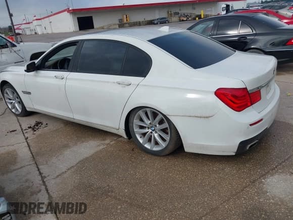 ✅ 2012 BMW 7 Series 750Li • VIN: WBAKB8C58CC963818 • Lot: 42346005. Wystawiony na IAAI z przebiegiem 189 995 mil. Bezpłatny archiwum sprzedaży aukcyjnych z USA i szczegółowy raport historii pojazdu na DreamBid. Zdjęcie 3.