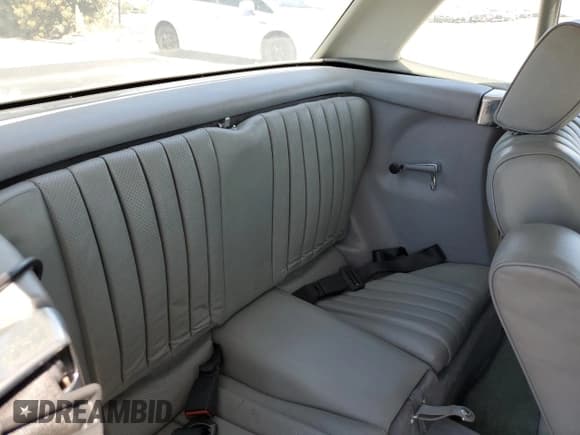 ✅ 1985 Mercedes-Benz SL • VIN: WDB1070461A026562 • Лот: 60354385. Опубликован ранее на Copart с пробегом 33 243 миль. Бесплатный доступ к архиву аукционных продаж из США и подробный отчёт об истории автомобиля на DreamBid. Изображение 10.