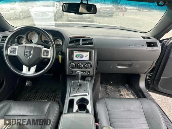 ✅ 2013 Dodge Challenger R/T Plus • VIN: 2C3CDYBT1DH524111 • Lot: 92738525. Wystawiony na Copart z przebiegiem 97 174 mil. Bezpłatny archiwum sprzedaży aukcyjnych z USA i szczegółowy raport historii pojazdu na DreamBid. Zdjęcie 9.