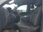 ✅ 2019 Chevrolet Silverado 1500 Custom • VIN: 1GCRYBEH1KZ276681 • Lot: 53065615. Wystawiony na Copart z przebiegiem 192 829 mil. Bezpłatny archiwum sprzedaży aukcyjnych z USA i szczegółowy raport historii pojazdu na DreamBid. Zdjęcie 7.