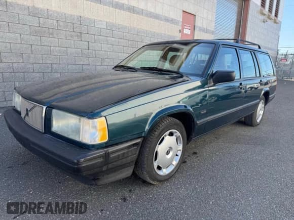 ✅ 1994 Volvo 940 • VIN: YV1JW8314R1108452 • Лот: 91395445. Опубликован ранее на Copart с пробегом 142 721 миль. Бесплатный доступ к архиву аукционных продаж из США и подробный отчёт об истории автомобиля на DreamBid. Изображение 2.