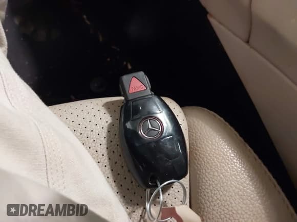 ✅ 2018 Mercedes-Benz C 300 • VIN: WDDWF4KB5JR418913 • Lot: 41405627. Wystawiony na IAAI z przebiegiem 117 779 mil. Bezpłatny archiwum sprzedaży aukcyjnych z USA i szczegółowy raport historii pojazdu na DreamBid. Zdjęcie 11.