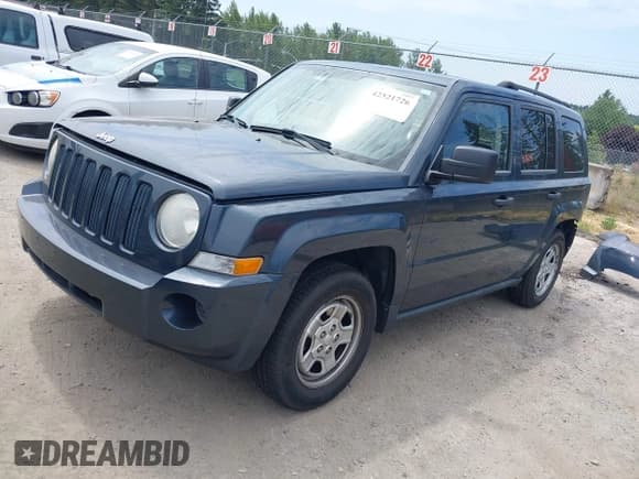 ✅ 2008 Jeep Patriot Sport • VIN: 1J8FF28W98D736350 • Lot: 42521726. Listed on IAAI with 213,473 mi. Free auction sales archive from the USA and detailed vehicle history report at DreamBid. Image 2.