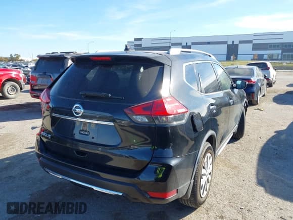 ✅ 2017 Nissan Rogue SV • VIN: JN8AT2MT8HW401885 • Lot: 43637417. Listed on IAAI with 147,740 mi. Free auction sales archive from the USA and detailed vehicle history report at DreamBid. Image 4.
