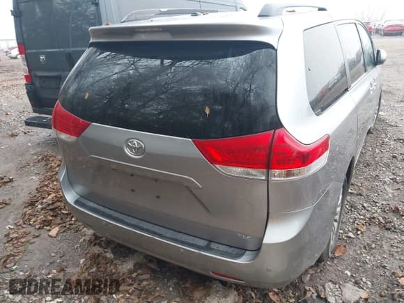 ✅ 2011 Toyota Sienna XLE • VIN: 5TDYK3DC8BS001951 • Lot: 43776325. Listed on IAAI with 173,254 mi. Free auction sales archive from the USA and detailed vehicle history report at DreamBid. Image 16.