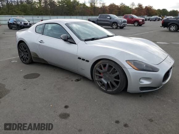 ✅ 2008 Maserati GranTurismo • VIN: ZAMGJ45A980037818 • Lot: 86491335. Wystawiony na Copart z przebiegiem 32 210 mil. Bezpłatny archiwum sprzedaży aukcyjnych z USA i szczegółowy raport historii pojazdu na DreamBid. Zdjęcie 4.