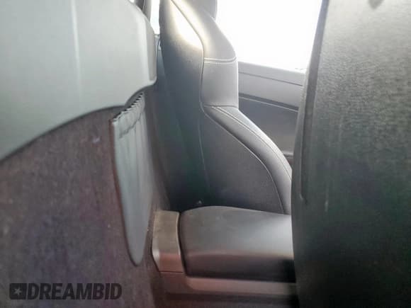 ✅ 2014 Mercedes-Benz SLK 250 • VIN: WDDPK4HA6EF087913 • Lot: 71178725. Wystawiony na Copart z przebiegiem 21 610 mil. Bezpłatny archiwum sprzedaży aukcyjnych z USA i szczegółowy raport historii pojazdu na DreamBid. Zdjęcie 10.