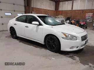 ✅ 2013 Nissan Maxima S • VIN: 1N4AA5AP3DC827012 • Lot: 43673599. Wystawiony na IAAI z przebiegiem 162 667 mil. Bezpłatny archiwum sprzedaży aukcyjnych z USA i szczegółowy raport historii pojazdu na DreamBid. Zdjęcie 1.