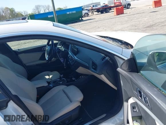 ✅ 2022 BMW 2 Series 228i • VIN: WBA53AK07N7K22207 • Lot: 41983008. Wystawiony na IAAI z przebiegiem 58 436 mil. Bezpłatny archiwum sprzedaży aukcyjnych z USA i szczegółowy raport historii pojazdu na DreamBid. Zdjęcie 5.