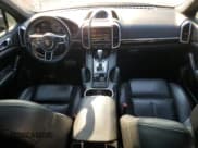 ✅ 2015 Porsche Cayenne S • VIN: WP1AB2A21FLA56920 • Лот: 71067665. Опубликован ранее на Copart с пробегом 191 432 миль. Бесплатный доступ к архиву аукционных продаж из США и подробный отчёт об истории автомобиля на DreamBid. Изображение 8.