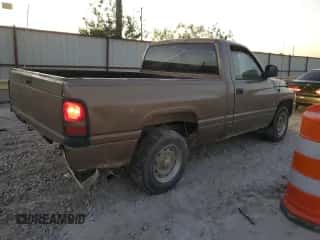 2001 Dodge 1500 Work Special z VIN 1B7HC16X61S686054, wystawiony jako Copart lot #77172734 z przebiegiem 289 654 mil mil oraz Szkoda całkowita • Salvage title. Historia ofert i sprzedaży dostępna na DreamBid. Obrazek 3.