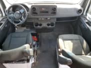 ✅ 2021 Mercedes-Benz Sprinter Cargo • VIN: W1Y40BHY6MT050196 • Lot: 85394564. Wystawiony na Copart z przebiegiem 78 894 mil. Bezpłatny archiwum sprzedaży aukcyjnych z USA i szczegółowy raport historii pojazdu na DreamBid. Zdjęcie 8.