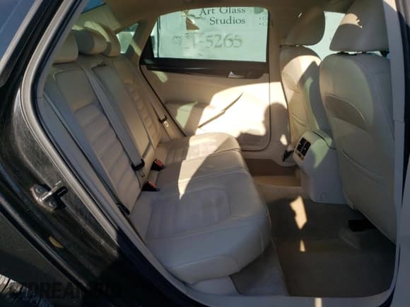 ✅ 2015 Volkswagen Passat SEL Premium • VIN: 1VWCT7A39FC026140 • Lot: 70483955. Wystawiony na Copart z przebiegiem 73 921 mil. Bezpłatny archiwum sprzedaży aukcyjnych z USA i szczegółowy raport historii pojazdu na DreamBid. Zdjęcie 10.