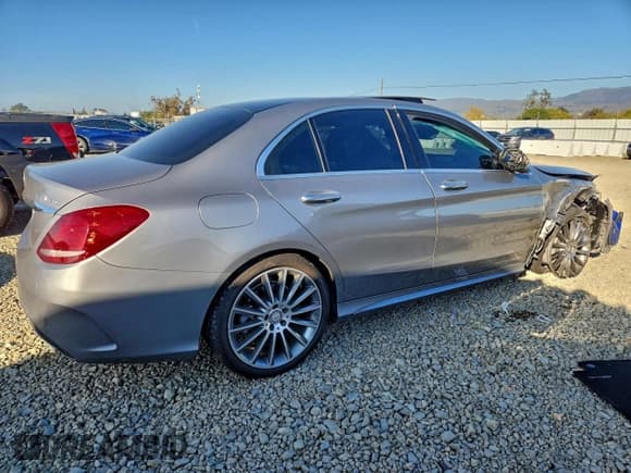 ✅ 2015 Mercedes-Benz C 300 Luxury • VIN: 55SWF4KB1FU008261 • Lot: 95096055. Listed on Copart with 102,395 mi. Free auction sales archive from the USA and detailed vehicle history report at DreamBid. Image 3.