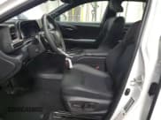 ✅ 2025 Toyota Crown Platinum • VIN: JTDAFAAF3S3010776 • Lot: 48190555. Wystawiony na Copart z przebiegiem 7 291 mil. Bezpłatny archiwum sprzedaży aukcyjnych z USA i szczegółowy raport historii pojazdu na DreamBid. Zdjęcie 7.