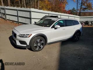 ✅ 2020 Volvo V60 • VIN: YV4102WK9L1030439 • Lot: 76715084. Listed on Copart with 51,888 mi. Free auction sales archive from the USA and detailed vehicle history report at DreamBid. Image 1.