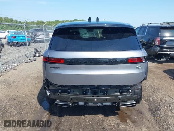 ✅ 2023 Land Rover Range Rover Sport SE • VIN: SAL1P9EU3PA133283 • Лот: 42582640. Опубликован ранее на IAAI с пробегом 13 074 миль. Бесплатный доступ к архиву аукционных продаж из США и подробный отчёт об истории автомобиля на DreamBid. Изображение 6.