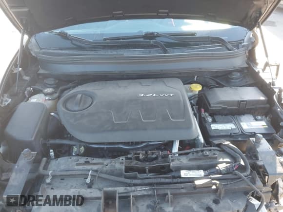 ✅ 2014 Jeep Cherokee Latitude • VIN: 1C4PJMCS6EW147699 • Lot: 43550927. Listed on IAAI with 104,128 mi. Free auction sales archive from the USA and detailed vehicle history report at DreamBid. Image 10.