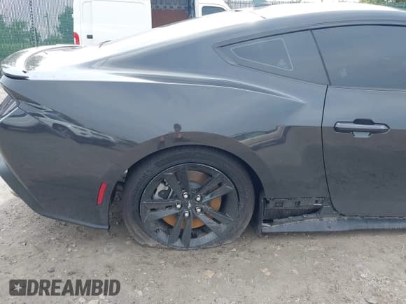 ✅ 2024 Ford Mustang GT • VIN: 1FA6P8CF3R5417168 • Lot: 43300904. Listed on IAAI with 7,430 mi. Free auction sales archive from the USA and detailed vehicle history report at DreamBid. Image 20.