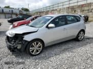 ✅ 2013 Kia Forte SX • VIN: KNAFW5A36D5690776 • Lot: 81731145. Wystawiony na Copart z przebiegiem 94 607 mil. Bezpłatny archiwum sprzedaży aukcyjnych z USA i szczegółowy raport historii pojazdu na DreamBid. Zdjęcie 1.