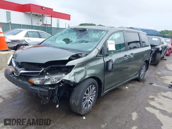 ✅ 2020 Toyota Sienna XLE Auto Access Seat • VIN: 5TDYZ3DC6LS021788 • Lot: 42178834. Listed on IAAI with 132,107 mi. Free auction sales archive from the USA and detailed vehicle history report at DreamBid. Image 2.