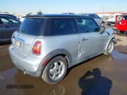 ✅ 2010 MINI Hardtop • VIN: WMWMF3C50ATU79123 • Lot: 43816266. Wystawiony na IAAI z przebiegiem 101 137 mil. Bezpłatny archiwum sprzedaży aukcyjnych z USA i szczegółowy raport historii pojazdu na DreamBid. Zdjęcie 4.