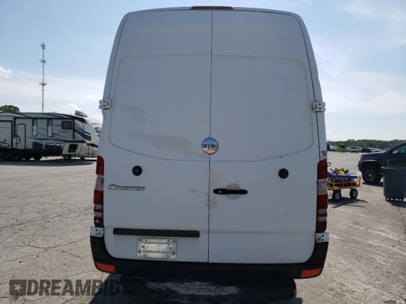 ✅ 2011 Freightliner Sprinter • VIN: WDYPE8CC4B5552423 • Lot: 69059564. Listed on Copart with Not provided. Free auction sales archive from the USA and detailed vehicle history report at DreamBid. Image 6.