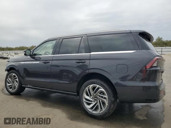 ✅ 2025 Lincoln Navigator Reserve • VIN: 5LMJJ2LGXSEL13383 • Lot: 81523735. Wystawiony na Copart z przebiegiem 799 mil. Bezpłatny archiwum sprzedaży aukcyjnych z USA i szczegółowy raport historii pojazdu na DreamBid. Zdjęcie 2.