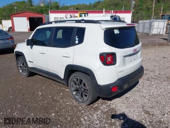 ✅ 2017 Jeep Renegade Latitude • VIN: ZACCJABB7HPF29689 • Lot: 42137977. Listed on IAAI with 101,992 mi. Free auction sales archive from the USA and detailed vehicle history report at DreamBid. Image 3.
