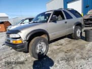 ✅ 2002 Chevrolet Blazer LS • VIN: 1GNCT18W62K150177 • Lot: 39455153. Wystawiony na Copart z przebiegiem 160 281 mil. Bezpłatny archiwum sprzedaży aukcyjnych z USA i szczegółowy raport historii pojazdu na DreamBid. Zdjęcie 1.