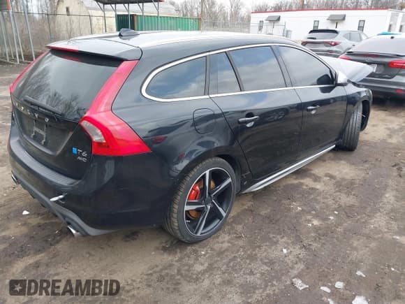 ✅ 2015 Volvo V60 • VIN: YV1902SS9F1227783 • Лот: 41633737. Опубликован ранее на IAAI с пробегом 141 791 миль. Бесплатный доступ к архиву аукционных продаж из США и подробный отчёт об истории автомобиля на DreamBid. Изображение 4.