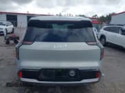 ✅ 2024 Kia EV9 GT-Line • VIN: KNDAEFS58R6038376 • Lot: 40792514. Wystawiony na IAAI z przebiegiem 5 677 mil. Bezpłatny archiwum sprzedaży aukcyjnych z USA i szczegółowy raport historii pojazdu na DreamBid. Zdjęcie 16.