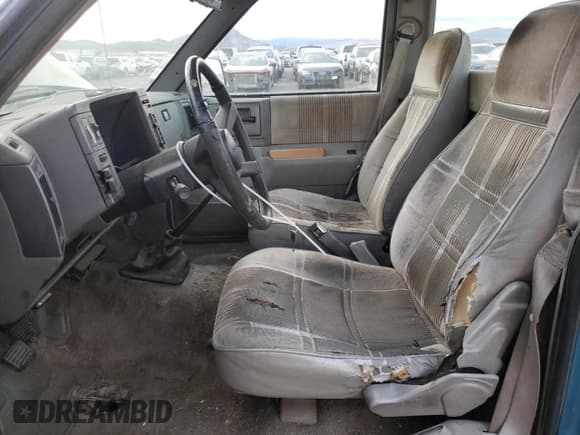 ✅ 1992 Chevrolet S-10 • VIN: 1GCCS14R6N8218748 • Lot: 92470245. Wystawiony na Copart z przebiegiem 237 123 mil. Bezpłatny archiwum sprzedaży aukcyjnych z USA i szczegółowy raport historii pojazdu na DreamBid. Zdjęcie 7.