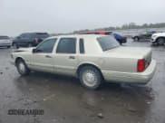 ✅ 1997 Lincoln Town Car Signature • VIN: 1LNLM82W1VY730912 • Lot: 73215014. Listed on Copart with 194,457 mi. Free auction sales archive from the USA and detailed vehicle history report at DreamBid. Image 2.
