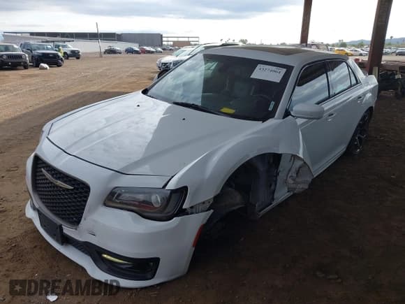 ✅ 2017 Chrysler 300 S • VIN: 2C3CCABG9HH668797 • Lot: 43274064. Listed on IAAI with 161,867 mi. Free auction sales archive from the USA and detailed vehicle history report at DreamBid. Image 6.