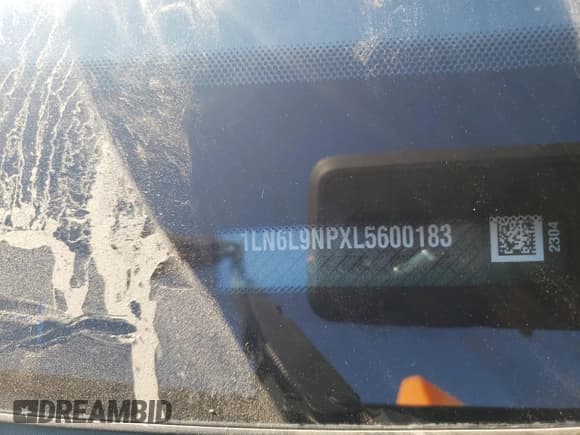 ✅ 2020 Lincoln Continental Reserve • VIN: 1LN6L9NPXL5600183 • Lot: 84378865. Listed on Copart with 97,251 mi. Free auction sales archive from the USA and detailed vehicle history report at DreamBid. Image 12.