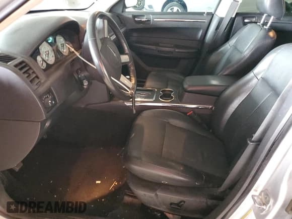 ✅ 2010 Chrysler 300 Touring Signature • VIN: 2C3CA5CV1AH234681 • Lot: 92485995. Listed on Copart with 137,569 mi. Free auction sales archive from the USA and detailed vehicle history report at DreamBid. Image 7.